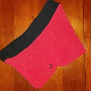 UN92 Red crossfit shorts